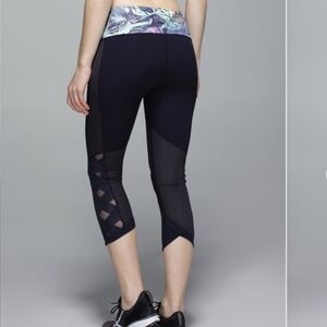 Lululemon Var-City Crop criss cross Naval Blue / Iridescent Multi
